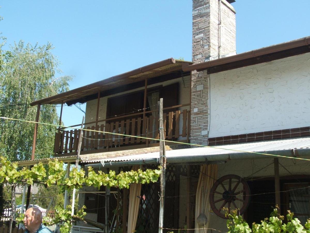 فندق Agancs Vendeghaz Balatonszárszó المظهر الخارجي الصورة